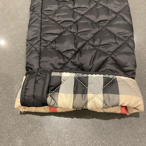 Burberry Black Quilted Jacket with Plaid Lining - Picture 6 of 9